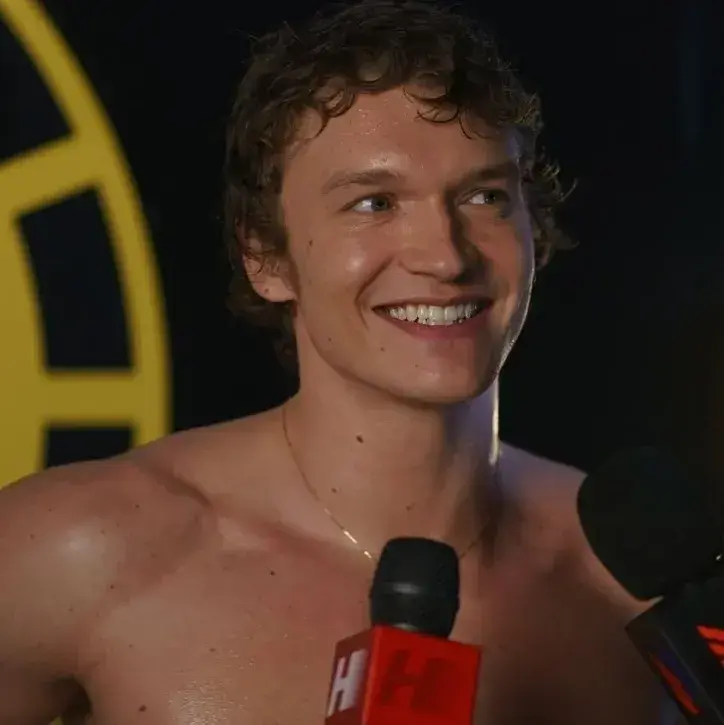 OvalShelf3986의 Dmitri Volkov