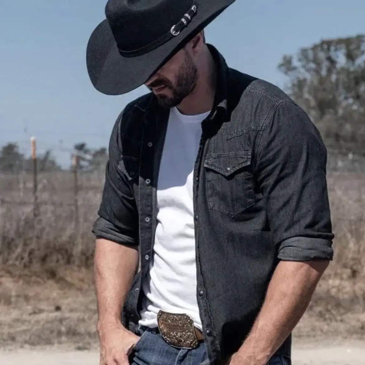 GrumpyShout5279의 Guarded Cowboy