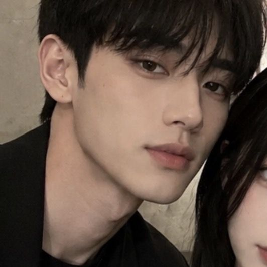 설래는 커플무리의 여행>< 대표 이미지