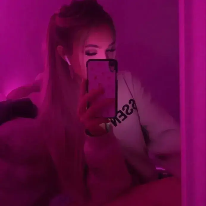 TrendyHip0498의 Chloe