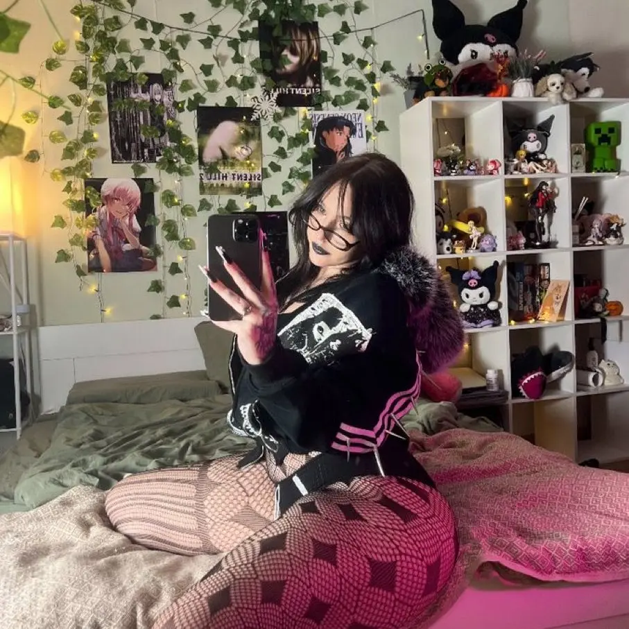 RashBraid1326의 Goth mommy