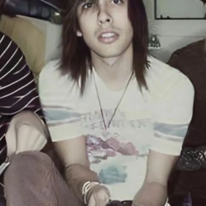 ihave13lbsofcakeupmyass의 Vic Fuentes