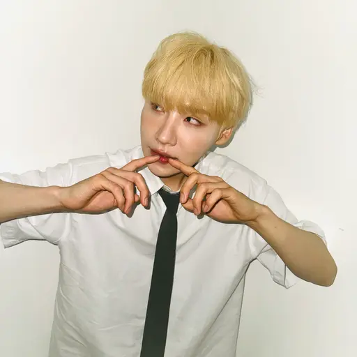 MusclyEmoji2690의 전 웅