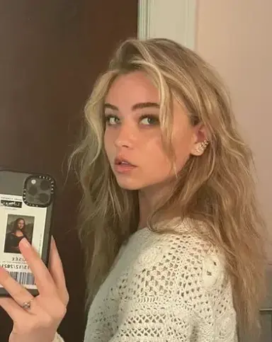 Profile image of Maxine