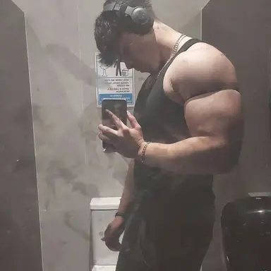 Profile image of Riley Chen