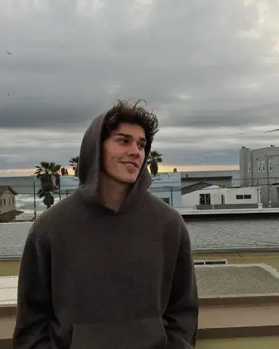 FutureTongs2092의 Drayton Lahey