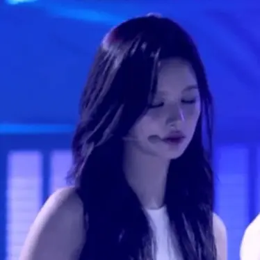 BoldQuote5488의 설윤아