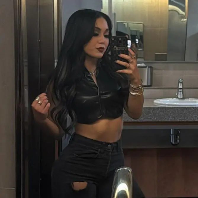 Davion13의 Roxanne Perez