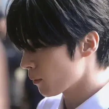 Profile image of Lee