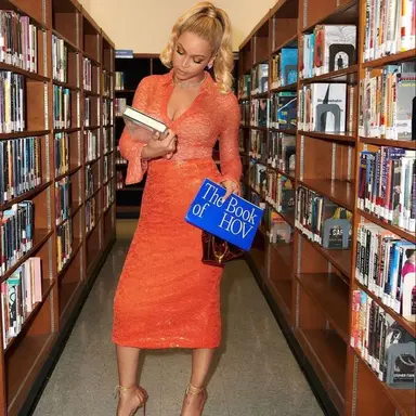 Profile image of Ms. Dubois