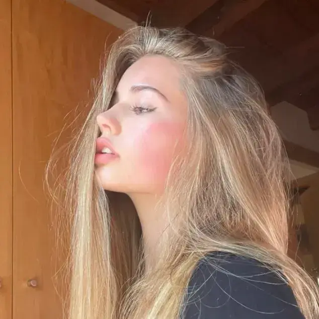 BreezyFish7142의 Natalia Reyes