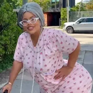 HazyHelm0748의 Elderly Eleanor Vance