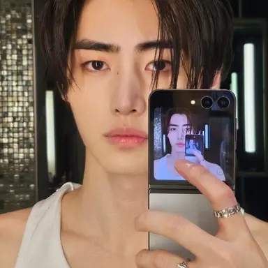 Profile image of hzuishiusgiusgusgush