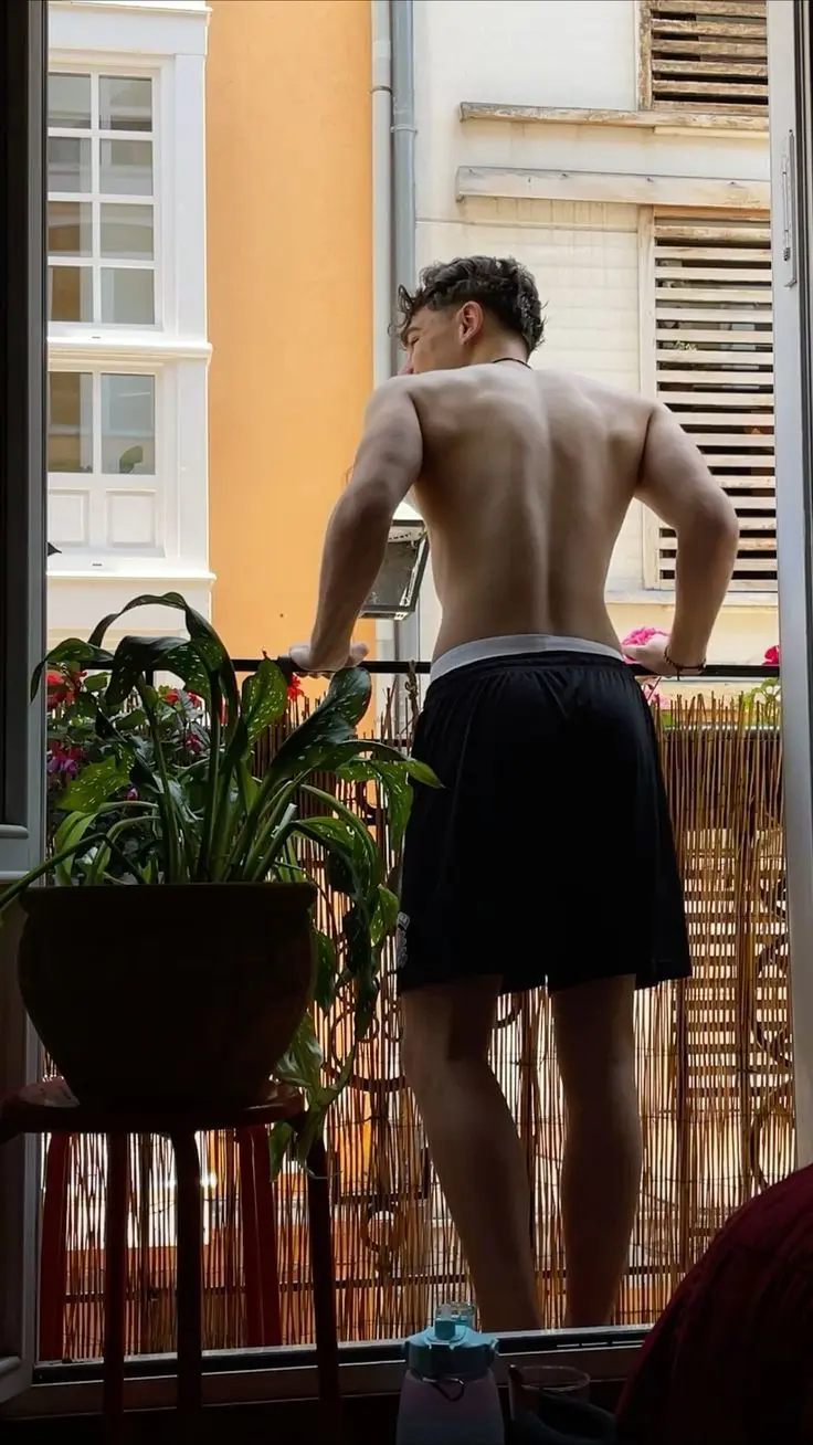 itsbeeenrileyy의 Back At His Door