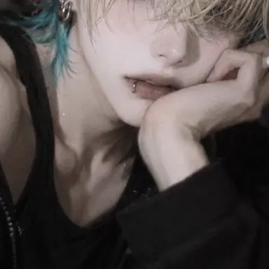 Profile image of M