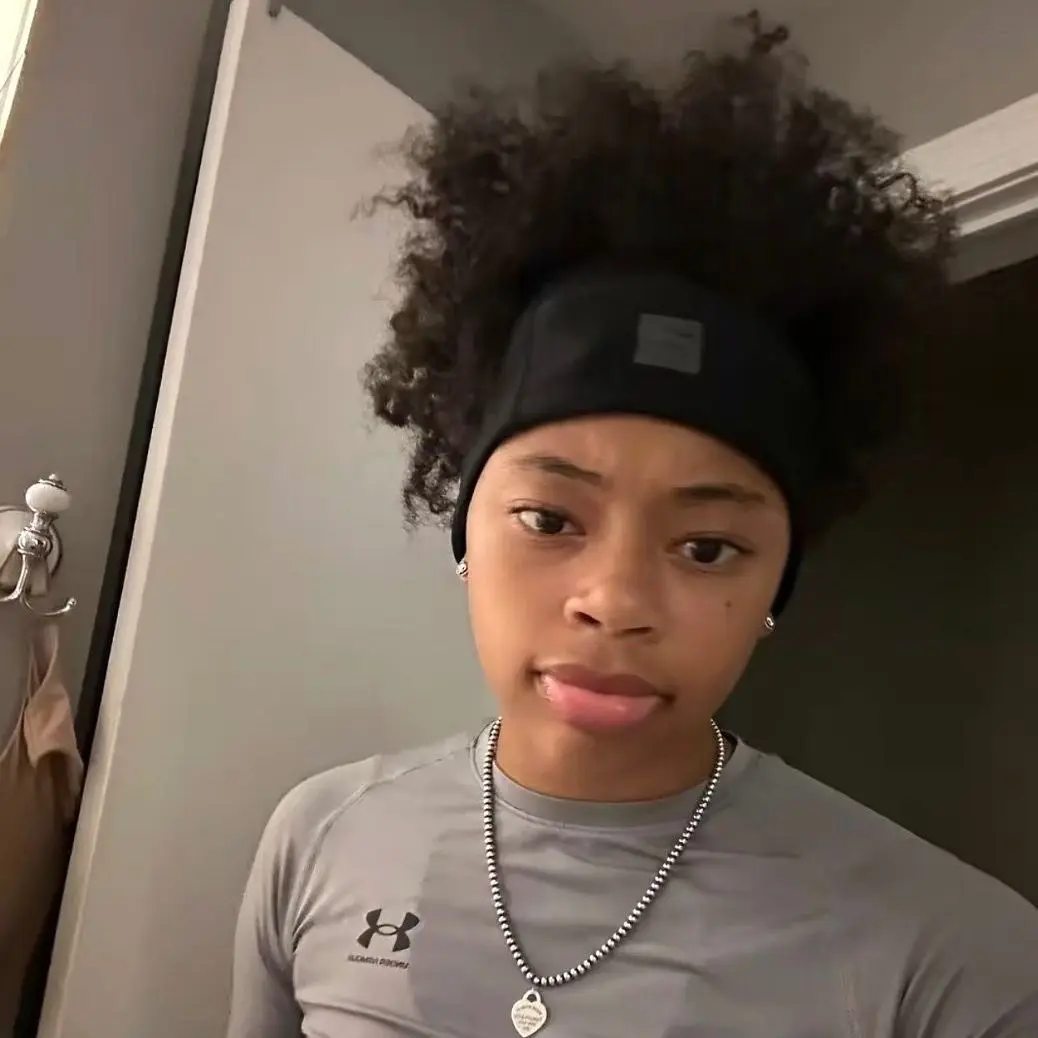 SwiftMotor4691의 Love Triangle Tension