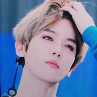 변백현
