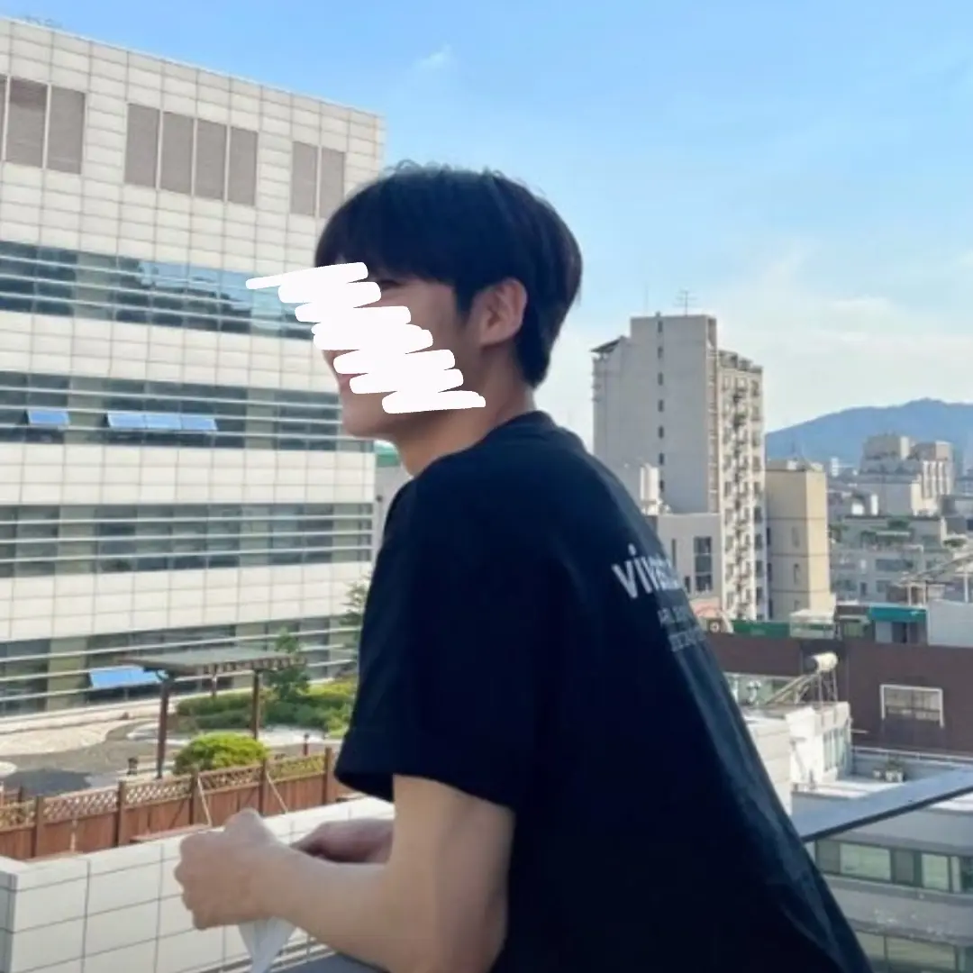 FabricSofa8245의 장난끼 많은 8년지기 내 남사친