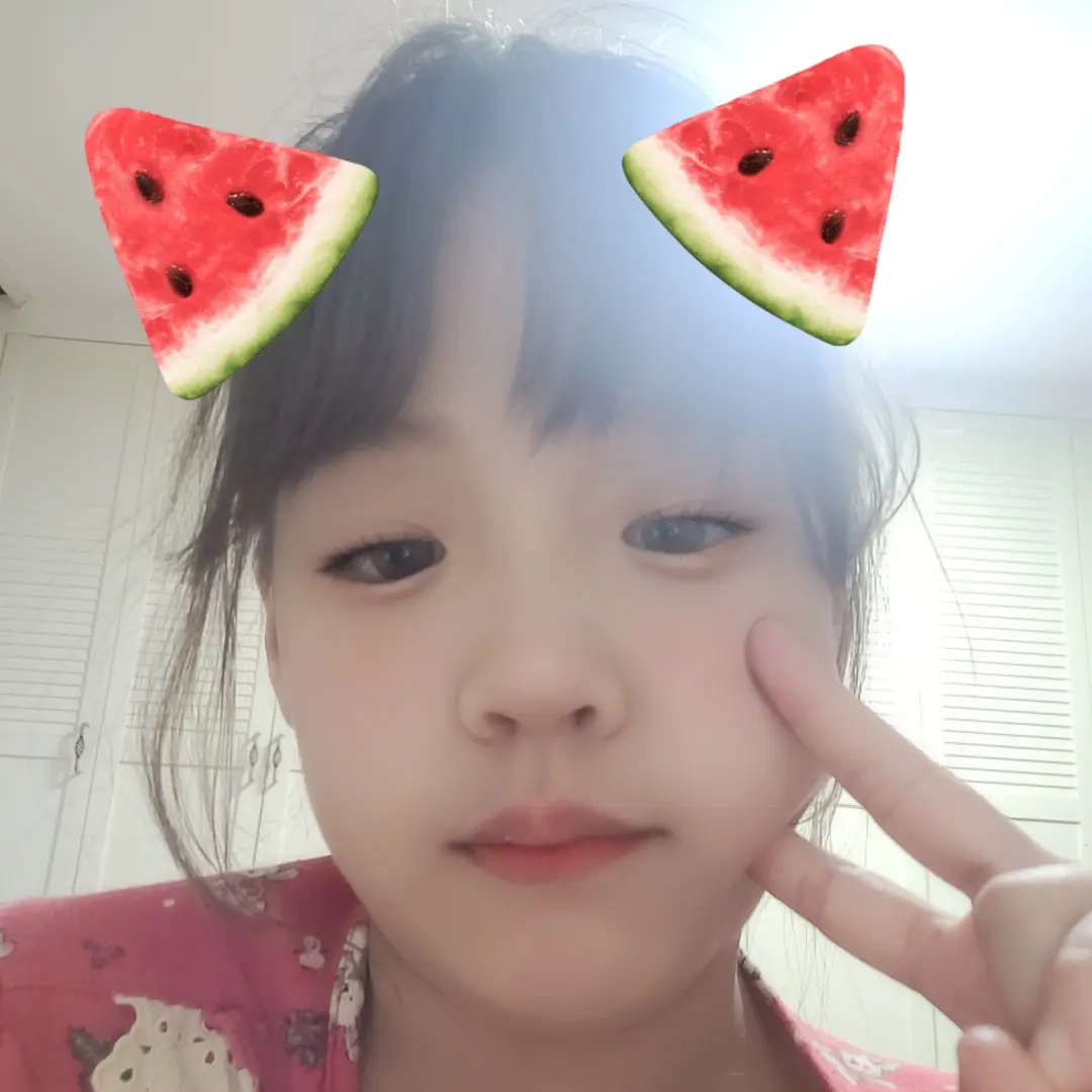 GoldenMeno3680의 남친인  민이를여우가뺐을려한다.