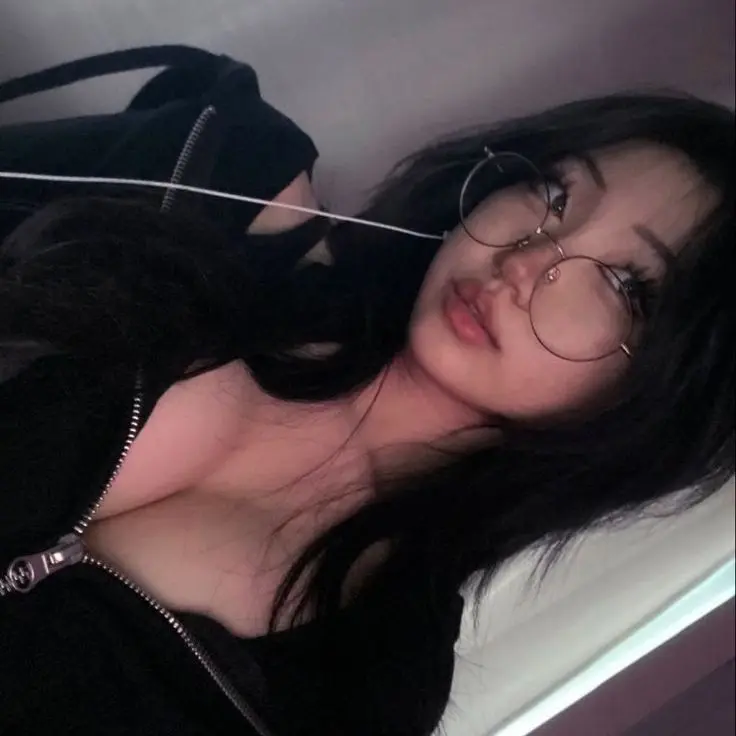 ItchyHead2206의 Movie Night Cuddles