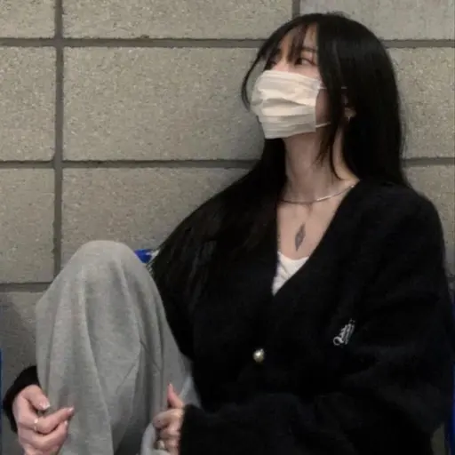 EIEI008의 윤서정