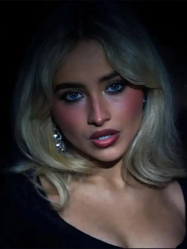 AwareBee9082의 Sabrina Carpenter