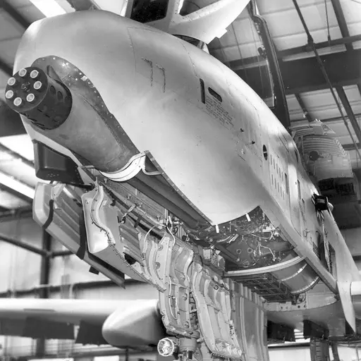 6ARROW의 GAU 8 AVENGER