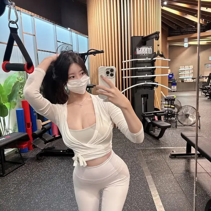 Jae-Su9의 A Gym Visit or something else entirely