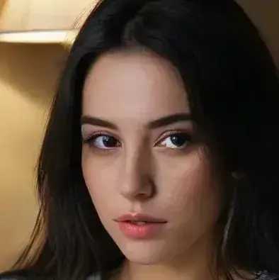 DoughyPlume2881의 Chloe is flat