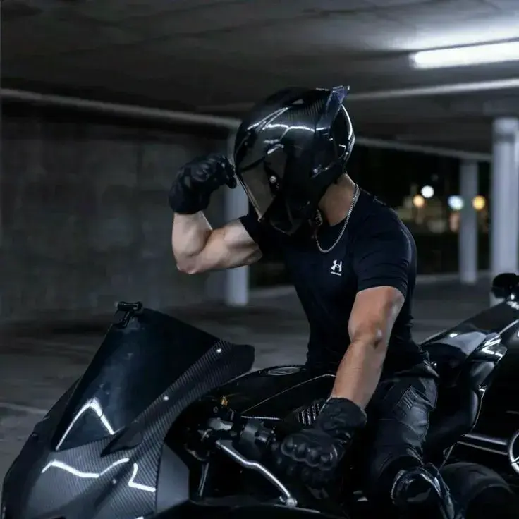 BoringWharf8314의 Enzo Romano