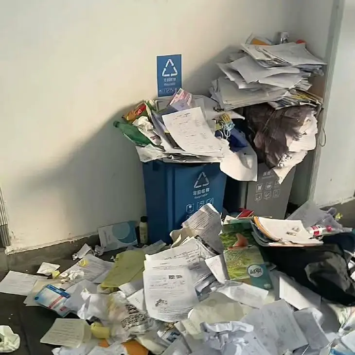 hikira3388의 제 배로 낳은 아이마냥 설움이 치솟아