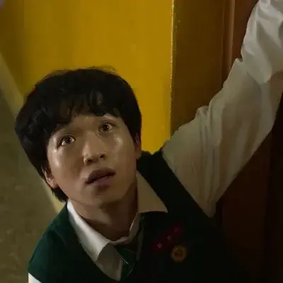 GaudyScrew6944의 Han Gyeong-su