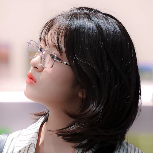 안유진