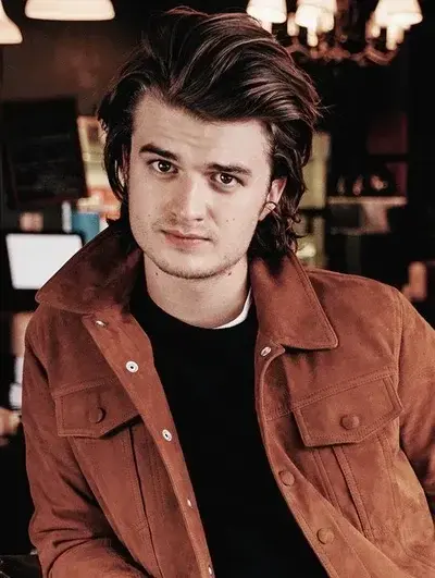 LovelyLoan3097의 Joe keery
