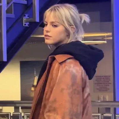 CoralEdit5995의 02 -Kaia Vance