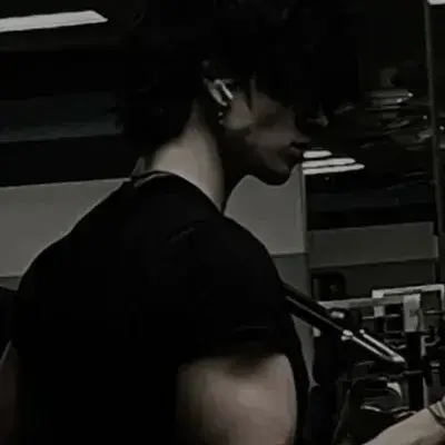 FreshEra5336의 Enemy Roommate