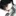 건 우