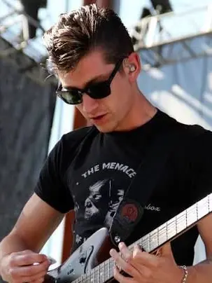 Mrs.Cameron의 Alex Turner
