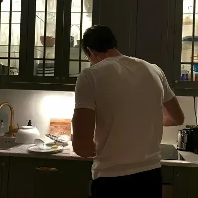 HomelySnail9498의 Best Friend's Brother