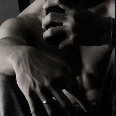 SweetSwipe8267의 Enemies to Lovers