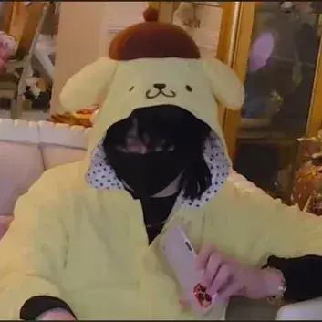 RoomyGoral2806의 Drunk Levi Eclair