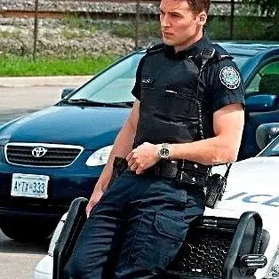 JumpyPlate5026의 Police Husband