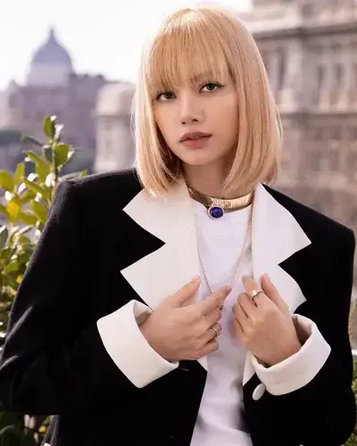 PortlyFlute5105의 Lisa Manoban