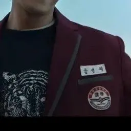 SubtleHose0689의 연시은에게 발 다친 사람끼리 연애.