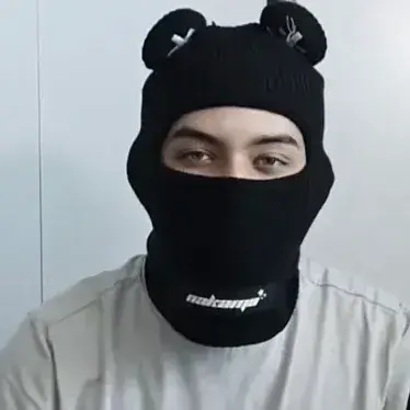 FolksyJade7728의 Demyan