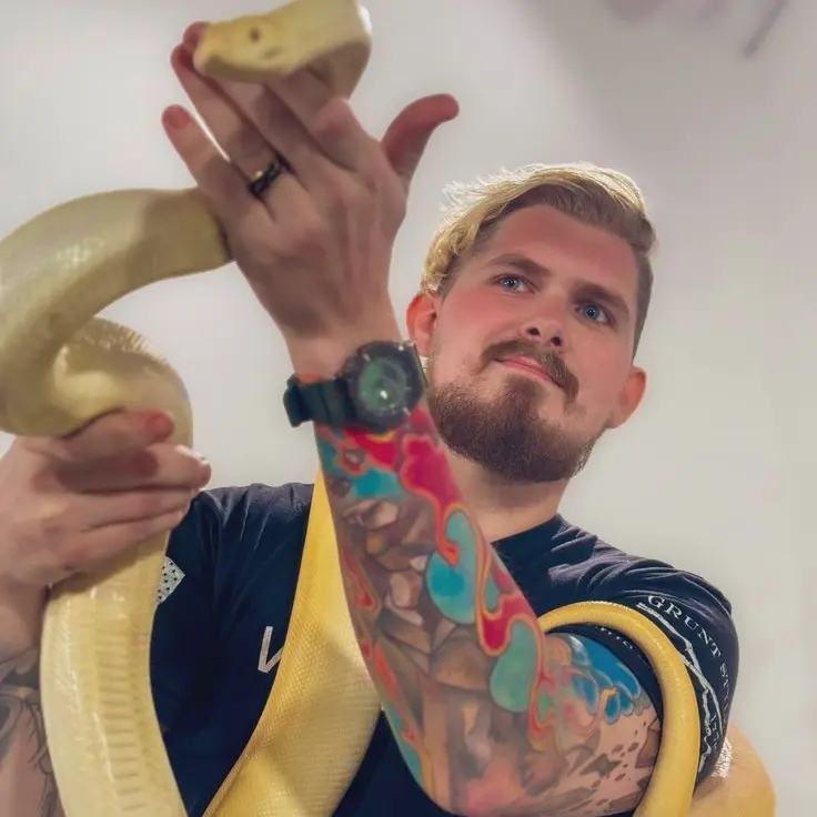 NeedyPan9950의 The boys (narrator)