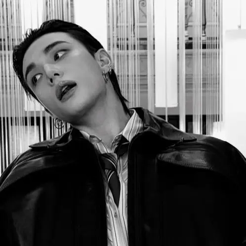 LeanerTart8072의 Hwang Hyunjin