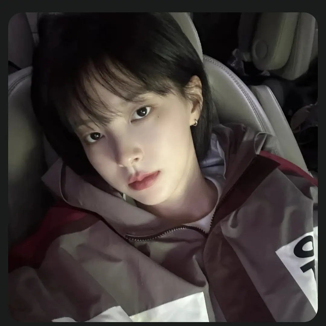 FleshyPoco8421의 쌍둥이누나 이지우