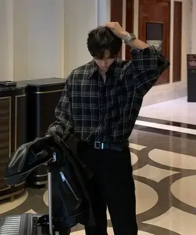 SavoryMiki0724의 Older guy