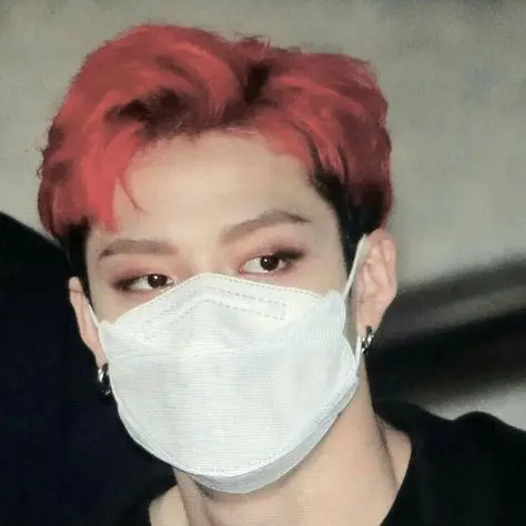 Dearbangchannnn의 The Pink-Haired Ghost